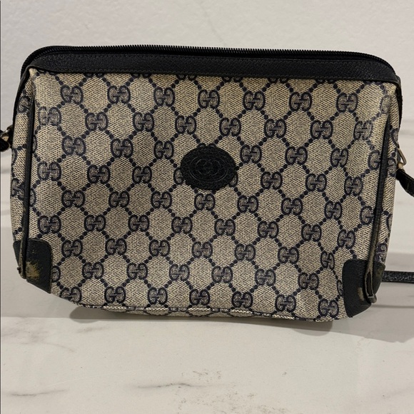 Gucci Handbags - Gucci crossbody  vintage Bag
